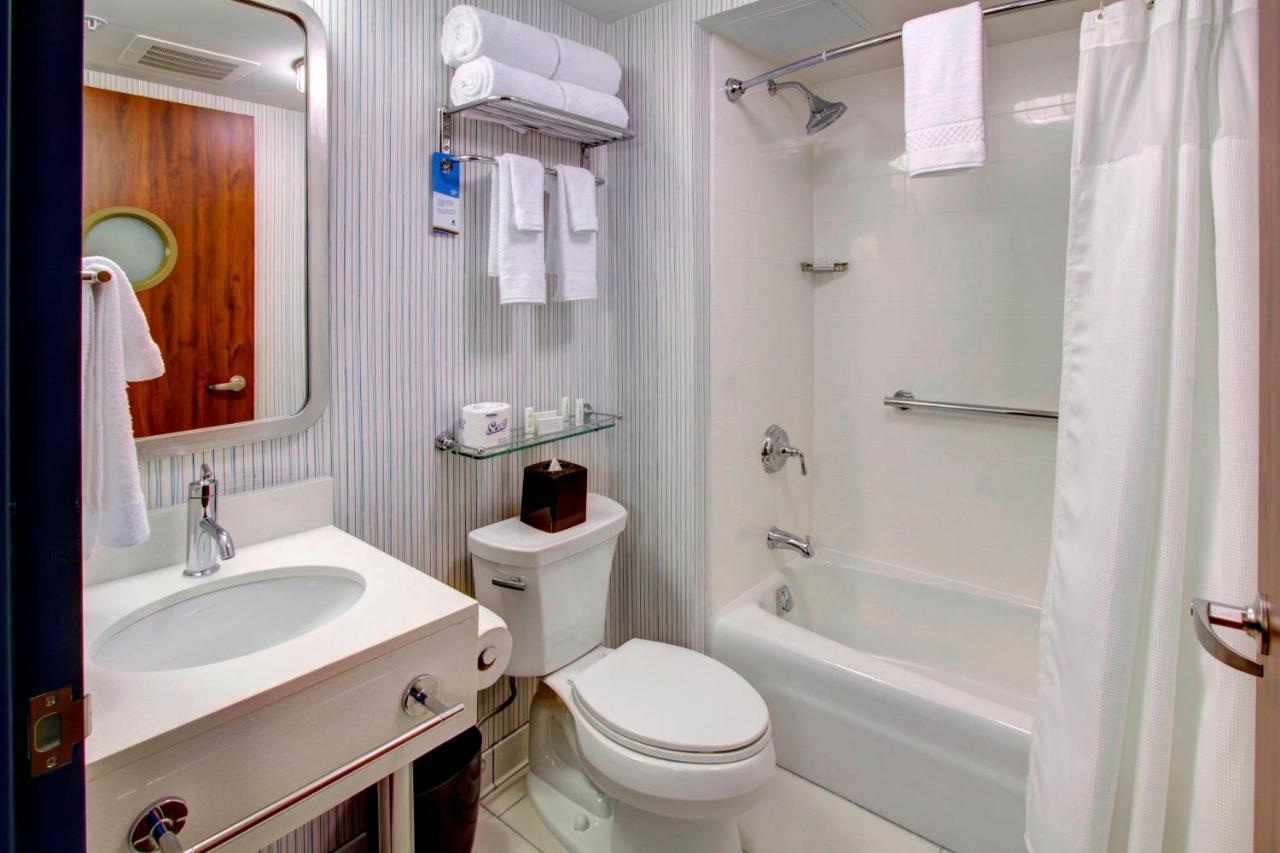 Fairfield Inn By Marriott New York Manhattan/Financial District Bagian luar foto